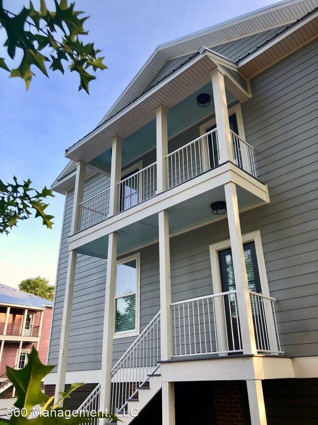 Building Photo - 5 br, 5.5 bath House - 206 E. Drake Ave