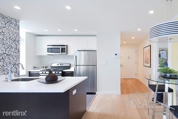 Building Photo - 563 Union Ave