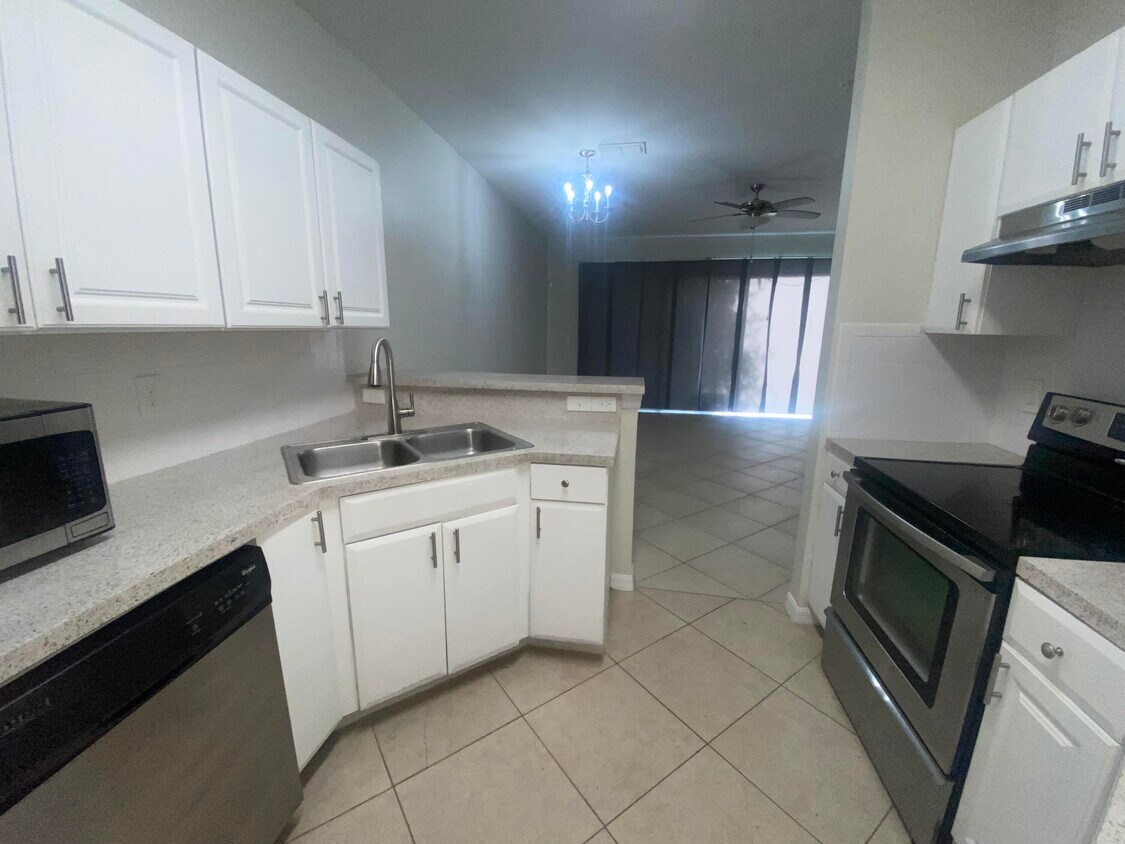 895 Pipers Cay Dr, West Palm Beach, FL 33415 Townhome Rentals in West