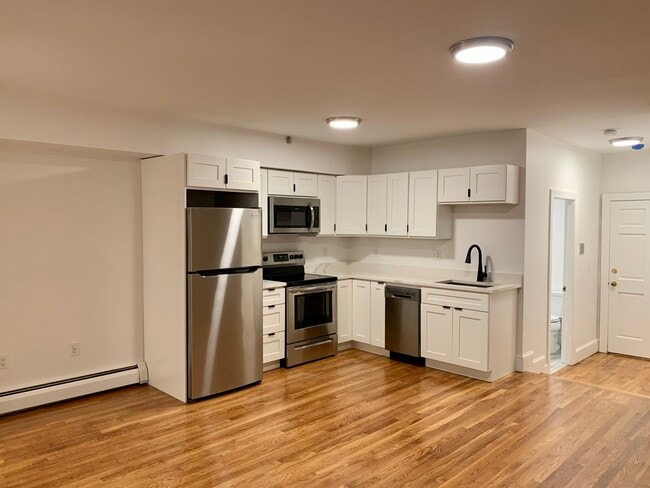 Building Photo - 138 Beacon St