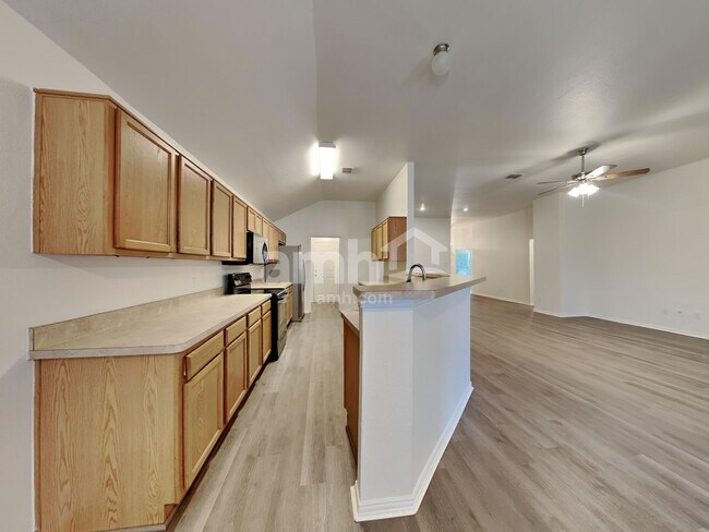 Building Photo - 1373 Meadowbrook Ln