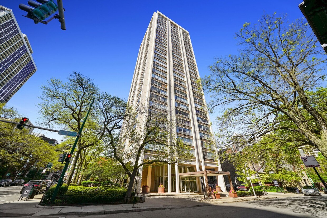 Primary Photo - 70 W Burton Pl