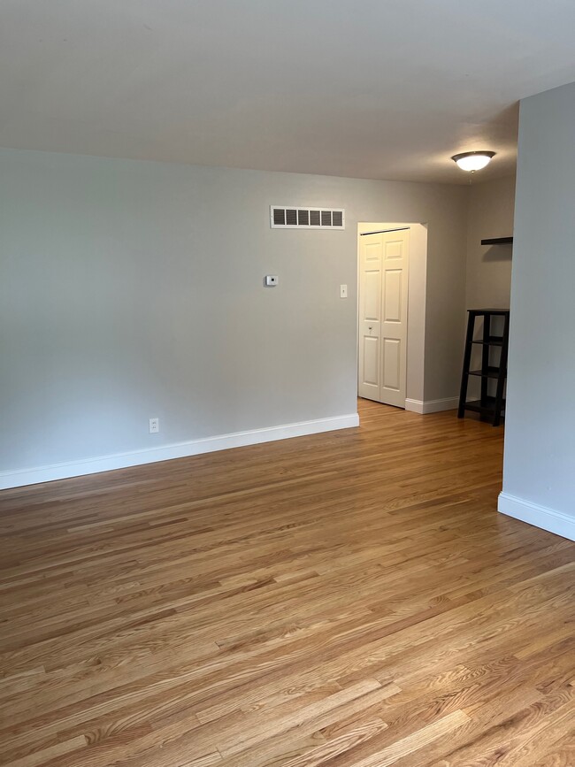 Building Photo - 941 Brookside Ave