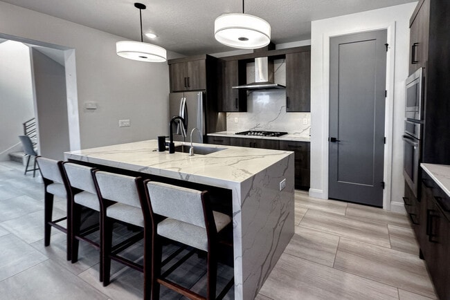 Building Photo - 6521 Silver Creek Dr