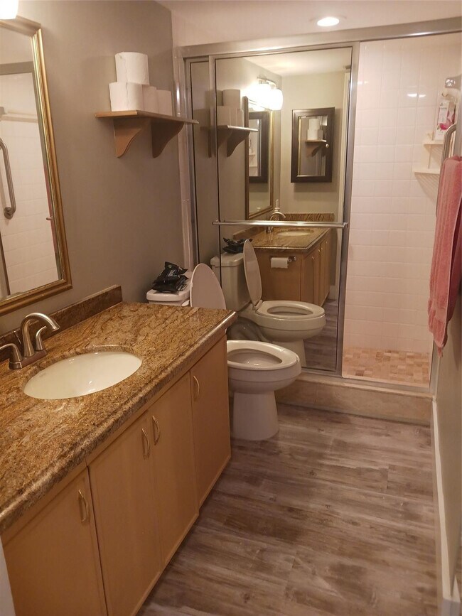 Building Photo - 3004 Portofino Isle