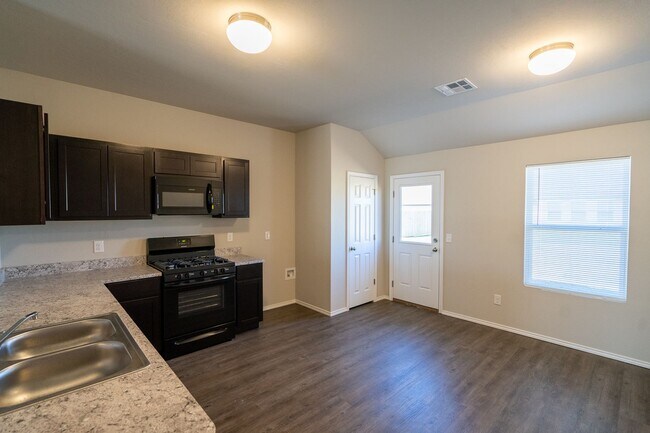Foto del edificio - * * * $1,000 Move-In Special * * * Gorgeous 4 Bed 2 Bath Home in Mustang! * * * $1,000 Move-In Sp...