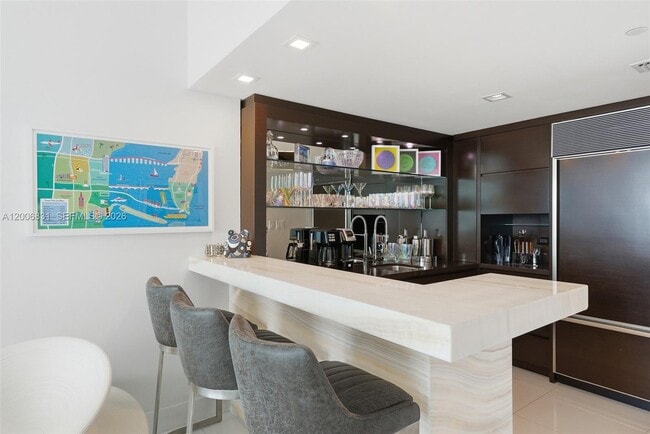 Foto del edificio - 6801 Collins Ave