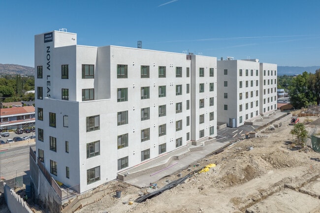 Building Photo - Woodlake Apartments