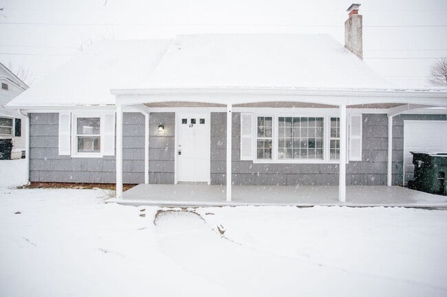 Building Photo - 27 Hollis Ln