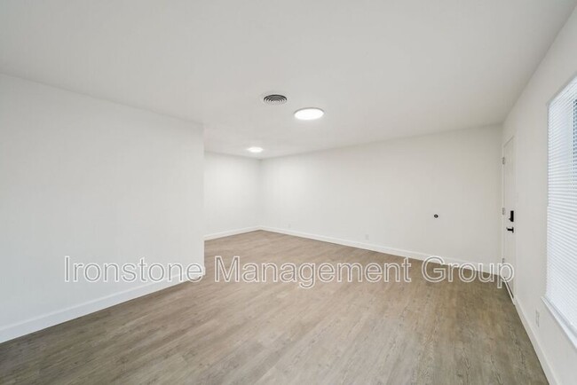 Foto del edificio - 4507 E 31st St