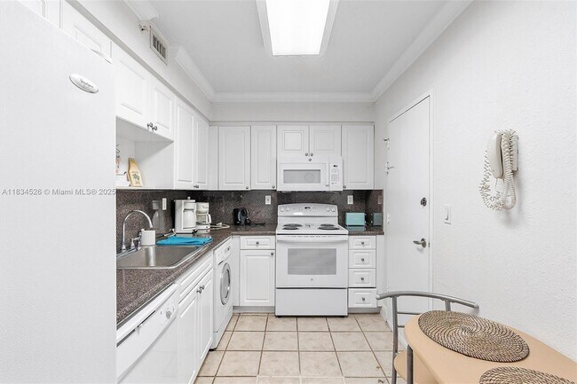 Building Photo - 2501 S Ocean Dr