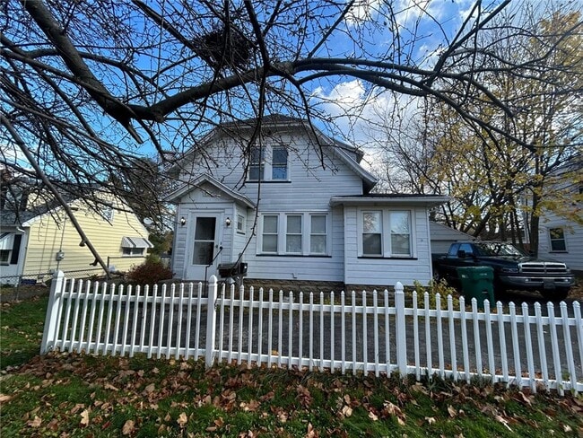 Building Photo - 125 Windsor Rd