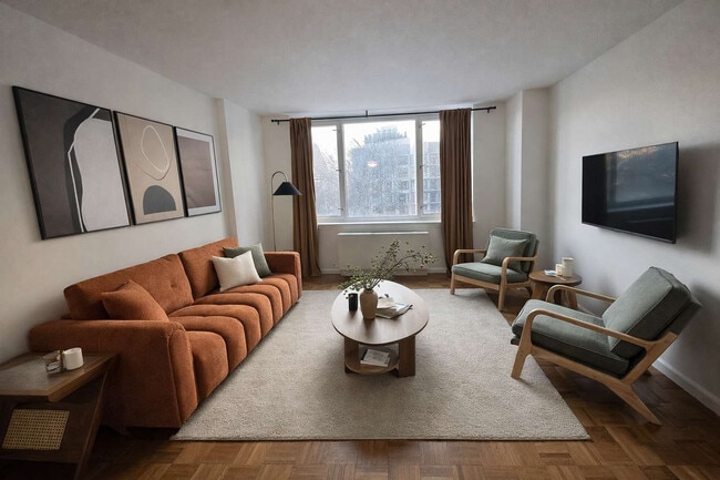 Building Photo - 350 W 43rd St