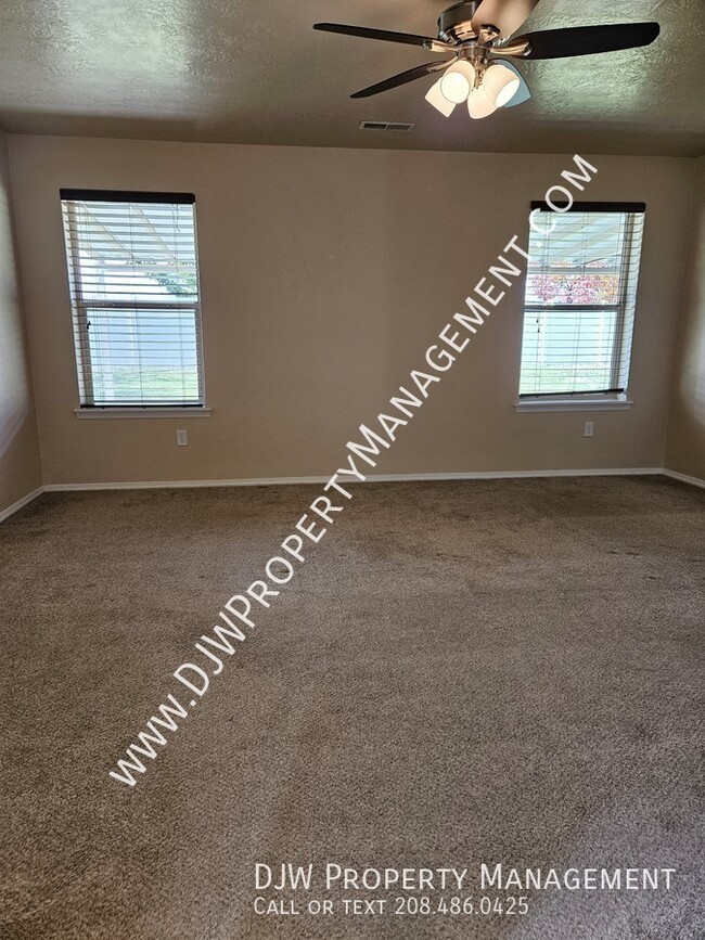 Building Photo - 4665 N Beaham Ave