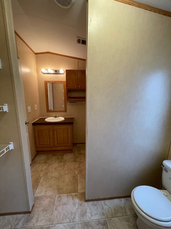 Building Photo - Early Bird Estates Unit #3