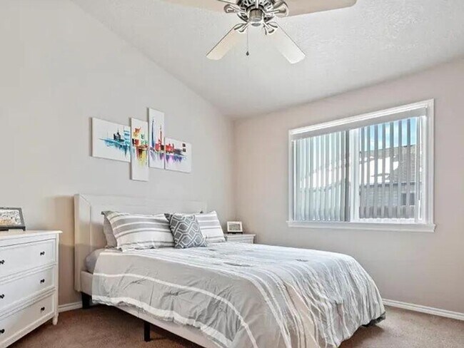 Foto del edificio - 10765 Empress St