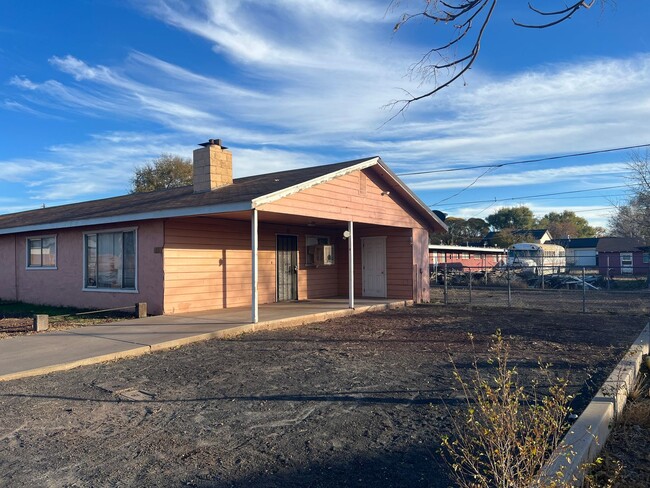 Building Photo - 2bed/1 bath duplex unit