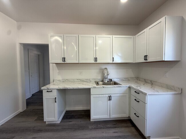 Foto del edificio - 3068 Harding St