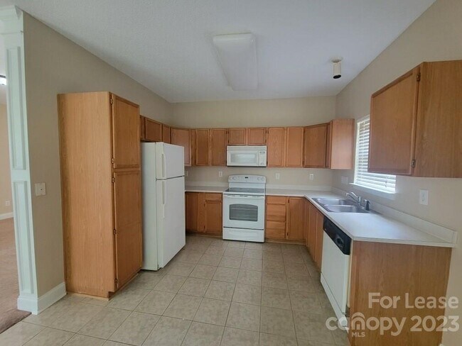 Foto del edificio - 2320 Meadecroft Rd