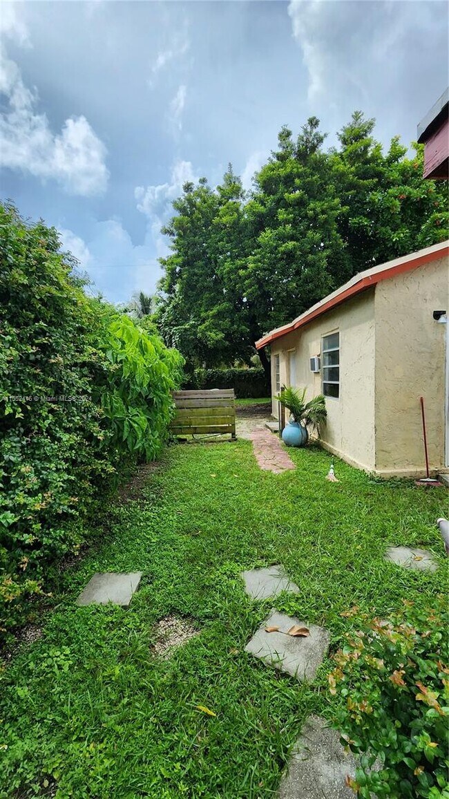 Foto del edificio - 1030 NW 106th St