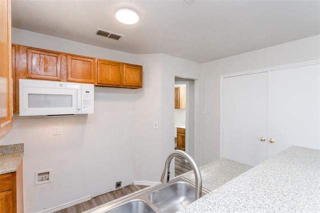 Building Photo - 1217 Village Garden Dr