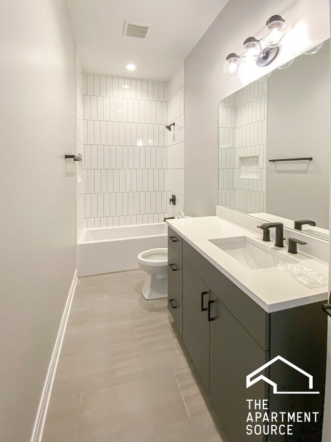 Foto del edificio - 1050 W Cornelia Ave