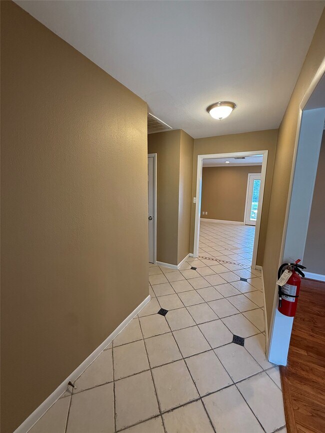 Foto del edificio - 5811 McKnight St