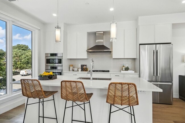 Building Photo - Harrison Grand