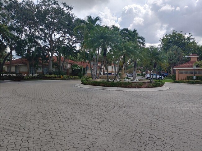 Foto del edificio - 704 NW 92nd Ave