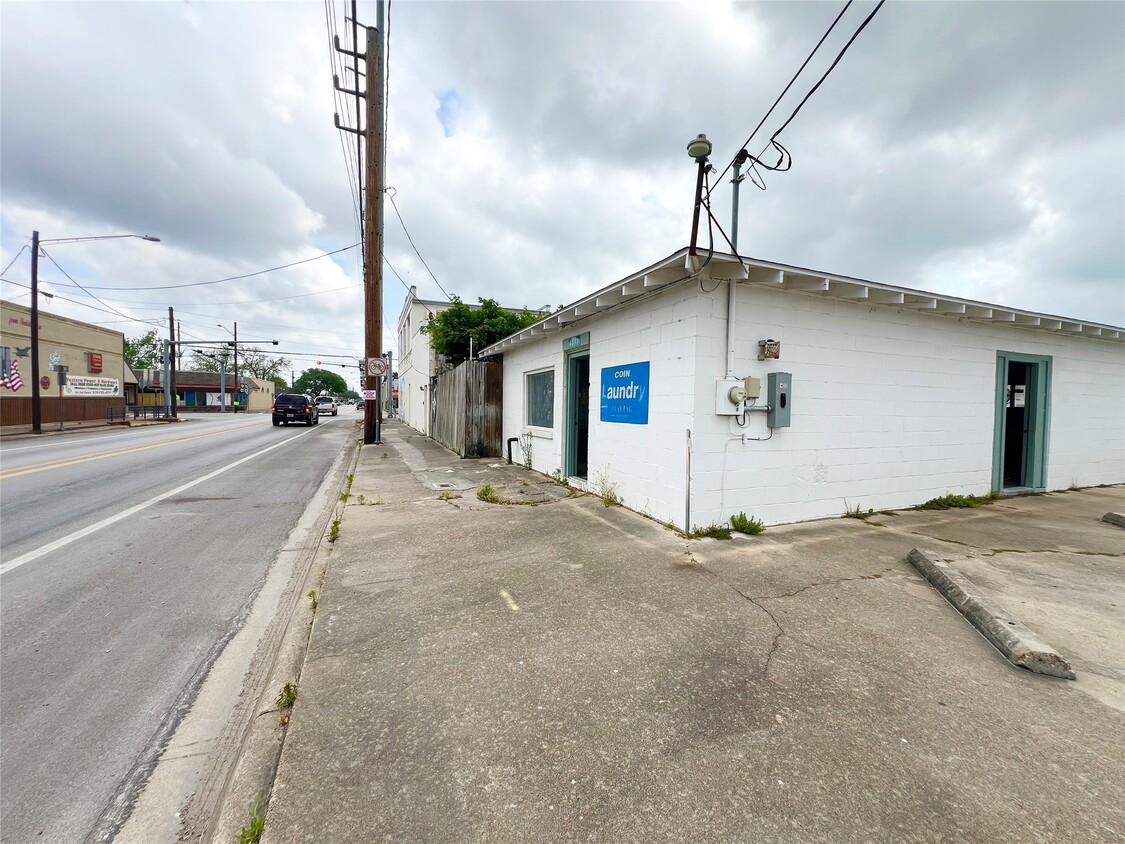 Primary Photo - 3211 School St