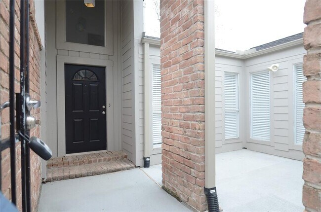 Foto del edificio - 2023 Woodland Springs St