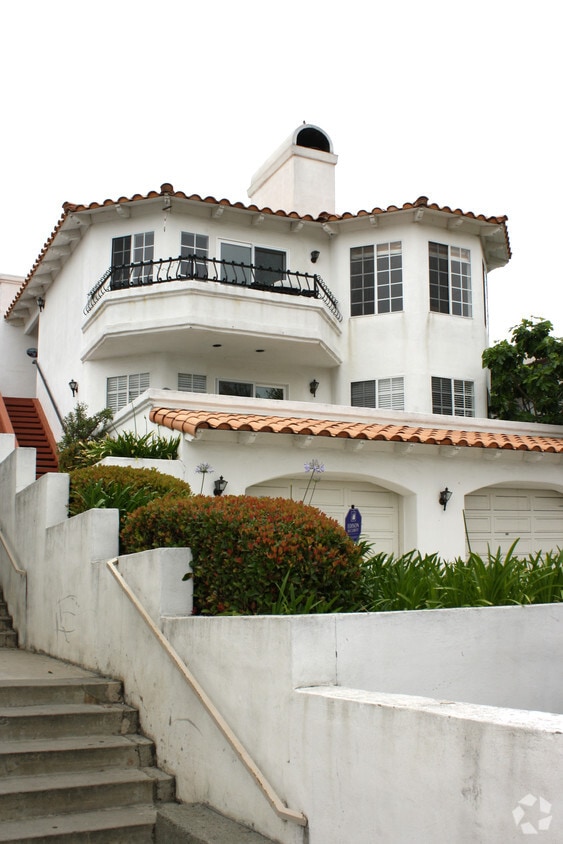 Building Photo - 260 Avenida Victoria