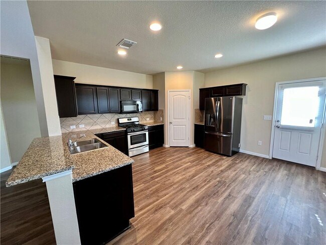 Foto del edificio - 14911 Hartsmith Dr