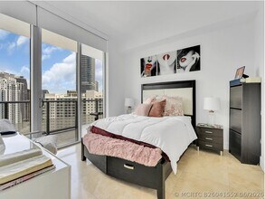 Building Photo - 1300 Brickell Bay Dr