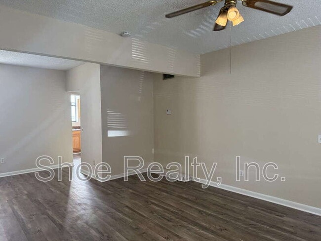 Building Photo - 2545 Oak St