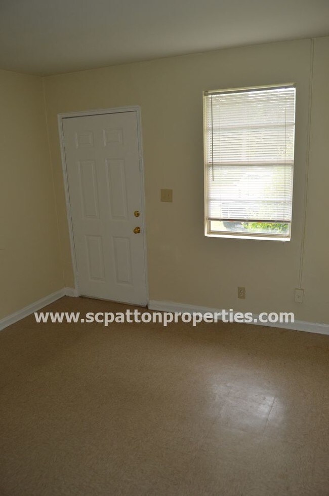 Building Photo - Eau Claire Apartment