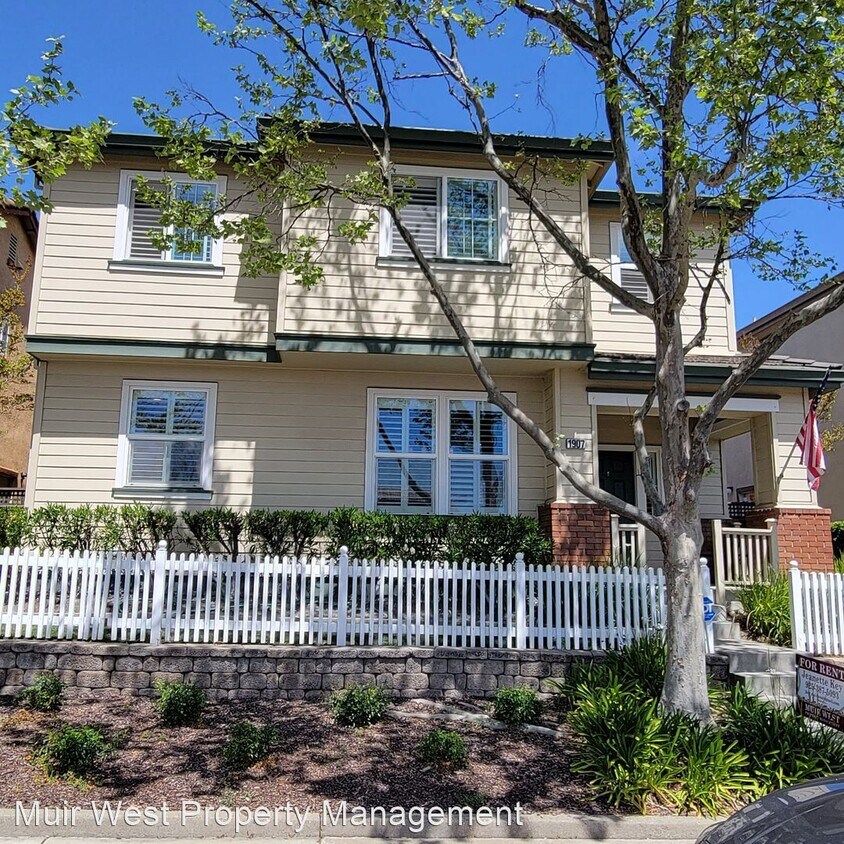 Primary Photo - 4 br, 2.5 bath House - 1907 Center Avenue