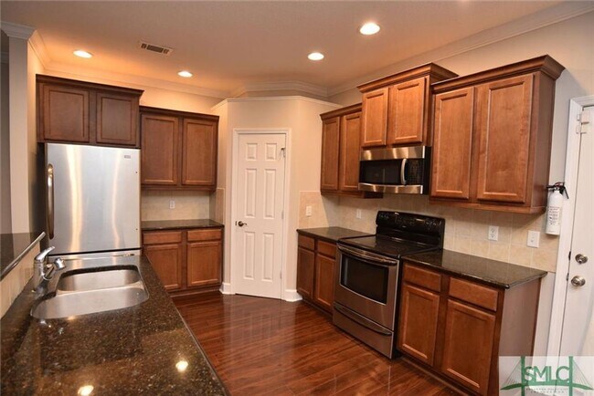 Foto del edificio - Spacious Townhome in Gated Community in Savannah, GA, Available in Sep 2026!!