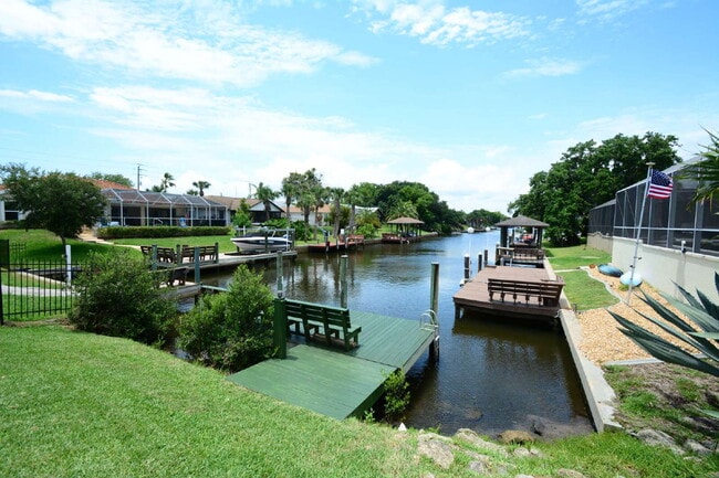 Building Photo - Absolutely adorable 3 bedrooms 2 bath Cana...