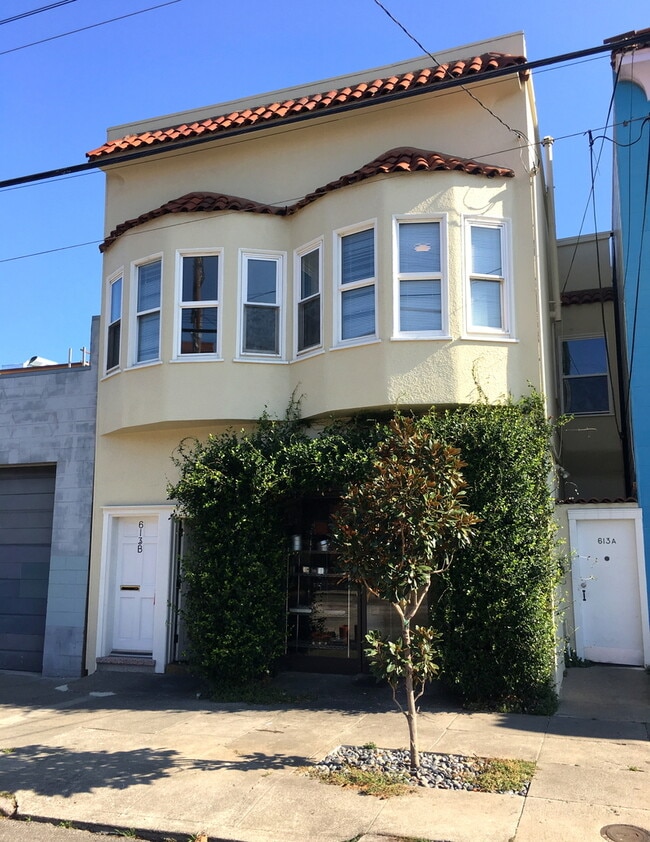 Photo - 613 York St Apartment