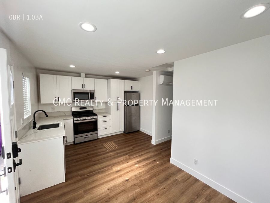 Primary Photo - Cozy Studio Available Now