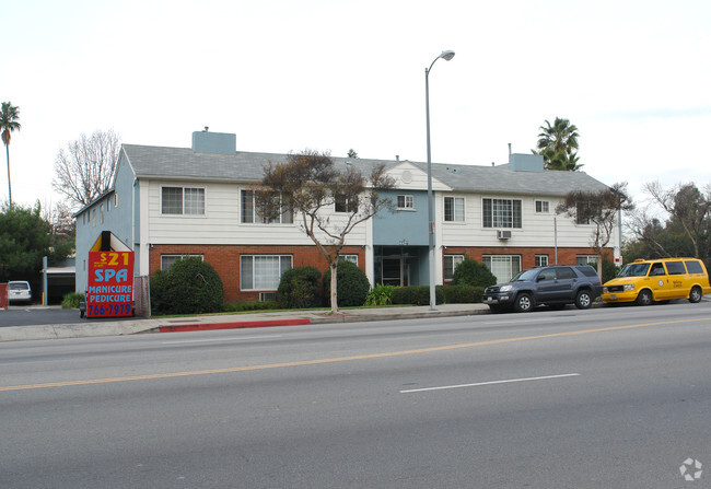 Building Photo - 4421 Laurel Canyon Blvd