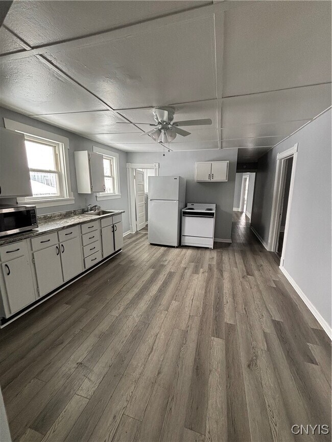 Foto del edificio - 156 N Meadow St