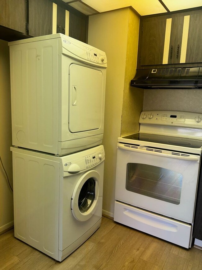 Foto del edificio - Unfurnished Townhouse Near Downtown Sarasota