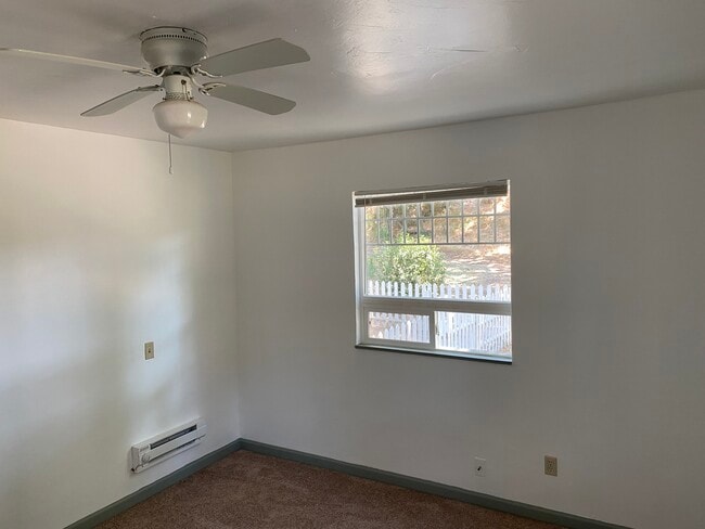 Building Photo - 40478 S River Rd