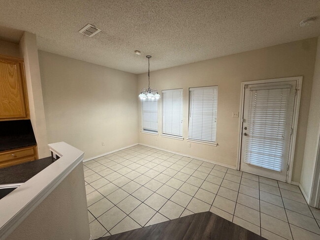 Foto del edificio - 10605 Dixon Ave