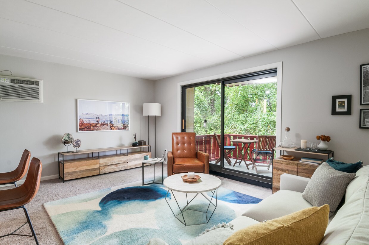 the metropolitan east goshen Apartments at 1323 West Chester Pike