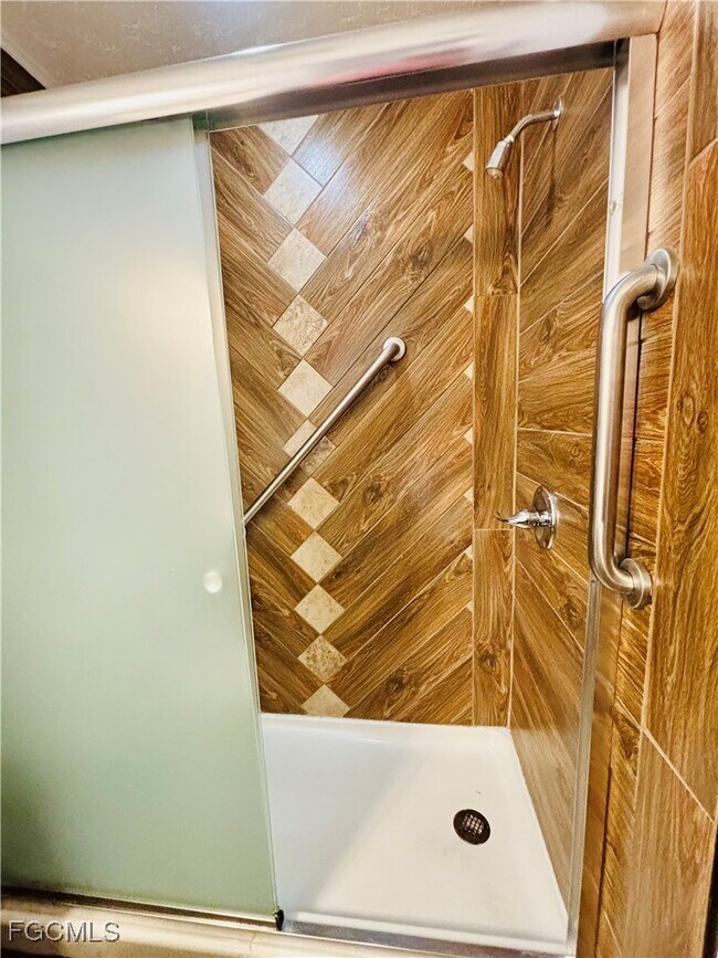 Foto del edificio - 9303 Lennex Ln