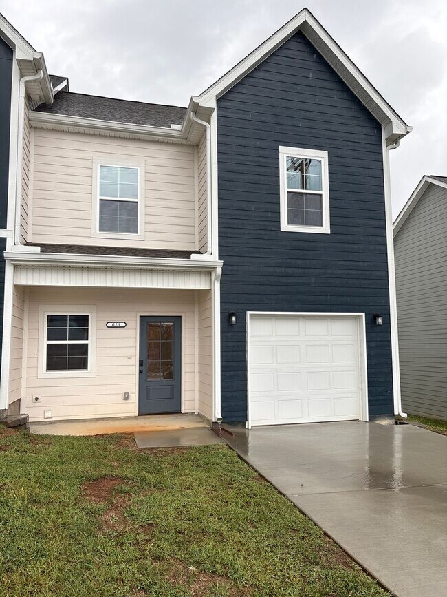 Foto del edificio - Beautiful New Construction Townhome in She...