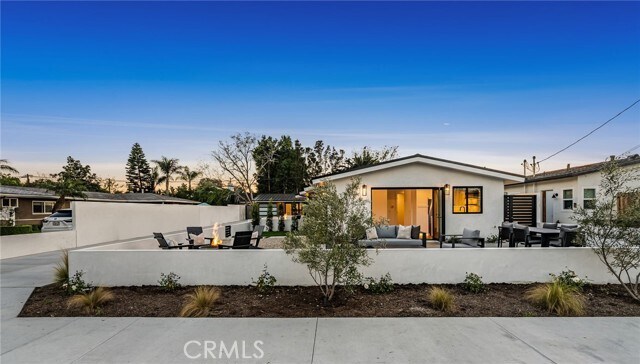 Foto del edificio - 251 Costa Mesa St